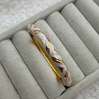 بنگل نازک میناکاری سفید