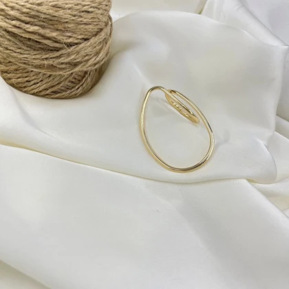 انگشتر زنانه مدل موج پیچی رنگ طلایی