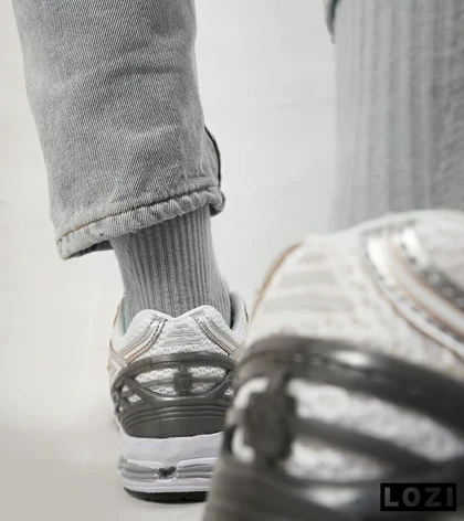 کفش کتانی سفید طوسی طلایی Newbalance 1906R