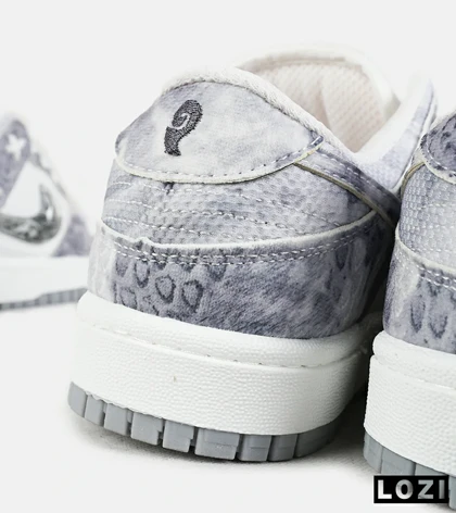کفش کتانی مردانه و زنانه سفید زغالی NIKE dunk low steam puppet