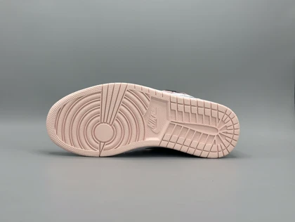 کتانی نایکی جردن 1 اتمسفر صورتی/Nike AJ1 MID Pink Atmospher