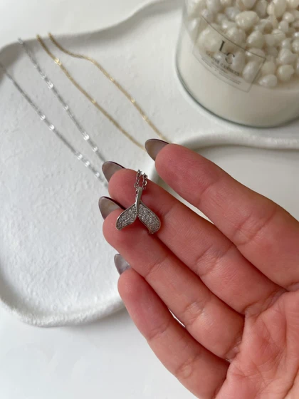 گردنبند وال نگین‌دار