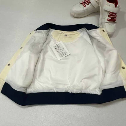 ژاکت بمبر کودک یونیسکس با طرح‌های آپلیکه و کنتراست کالج