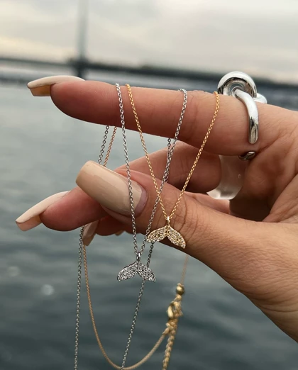 گردنبند دم وال