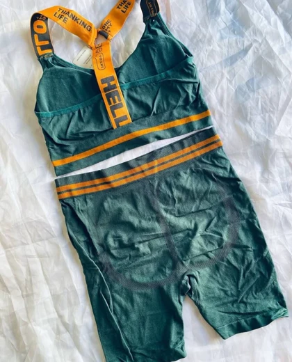 ست نیم‌تنه و شورت ورزشی کد 1698-3517