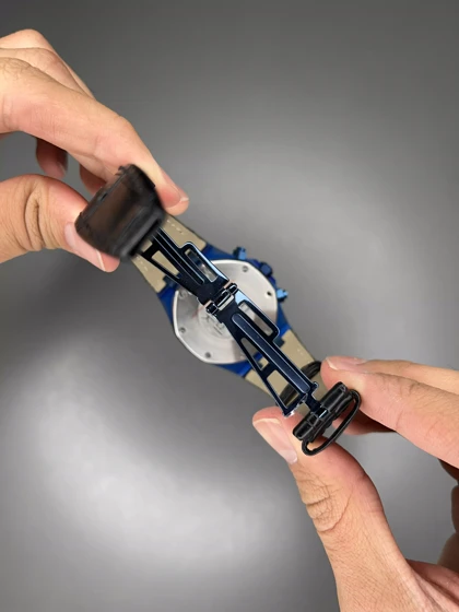 ساعت مچی اودمار پیگه بند چرمی مشکی قاب آبی Audemars Piguet