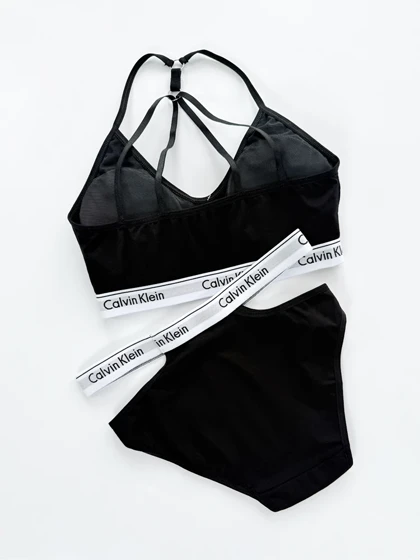 ست نیم‌تنه کاپ‌دار پشت‌باز بندی و شورت اسلیپ بغل باز کلوین کلاین Calvin Klein