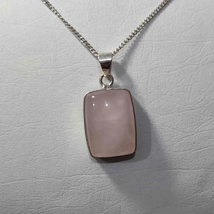 گردنبند نقره با سنگ رزکوارتز مستطیل (بدون زنجیر)