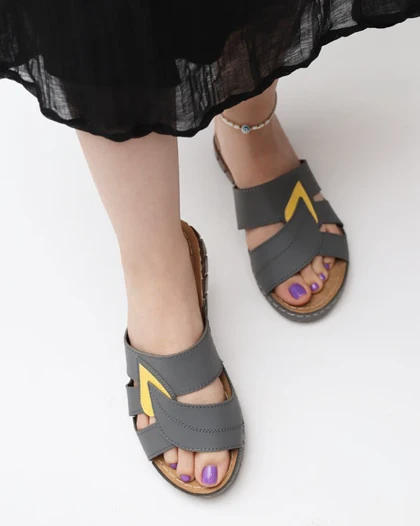 صندل زنانه طبی شهپر مدل پدیده 106