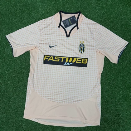 کیت دوم یوونتوس 2003-2004 (کیفیت مشابه اورجینال)