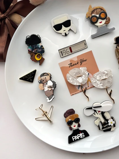 سنجاق سینه فانتزی