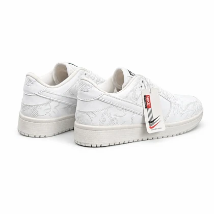 کتانی مردانه مدل نایک جردن گلدوزی سفید Nike Jordan