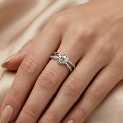 انگشتر زنانه ژوپینگ طرح گره نقره‌ای لوکس با نگین‌های درخشان