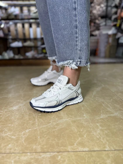 کتانی زنانه ورزشی نایک وومرو 5