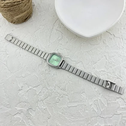 ساعت مچی زنانه طرح فلورا، ظرافت در عین سادگی