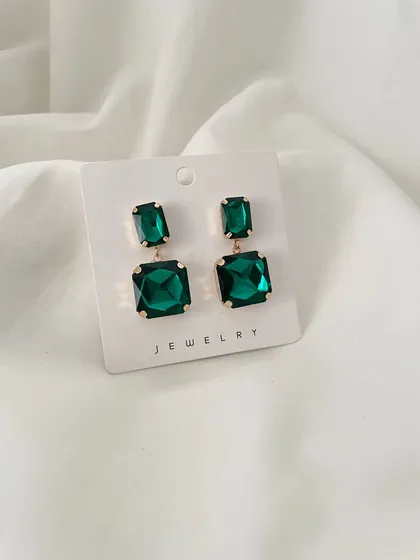 گوشواره طرح مربع با نگین زمرد