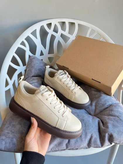 ونس مکویین ساده دخترانه