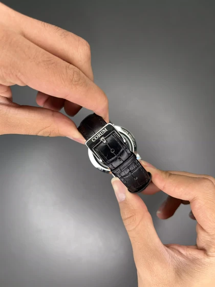 ساعت مچی کروم صفحه اسکلتون بند چرمی مشکی Corum