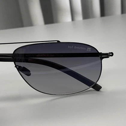 عینک آفتابی آیس‌برلین با فریم تیتانیوم و لنز پلی‌کربنات نشکن UV400 ic! berlin