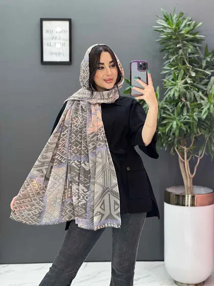 شال حریرنخ طرح لوزی و مربع
