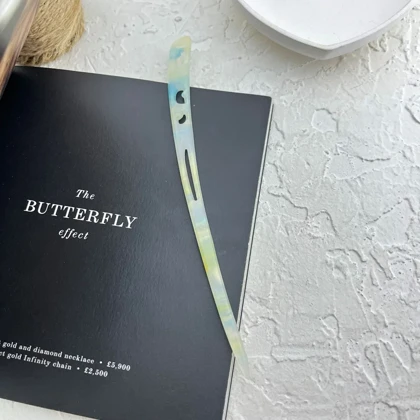 کانزاشی مو زنانه رزینی رنگی شفاف با طراحی کشیده و شیاردار مینیمال لوکس