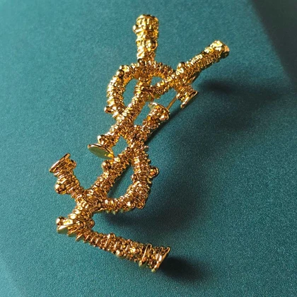 گل سینه های کپی ایو سن لورن