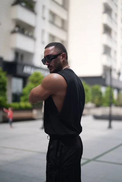 رکابی حلقه‌ای وست (بیسیک) ساده مشکی Pedro Pascal