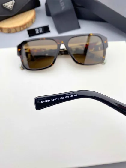 عینک افتابی برند پرادا مدل PR22