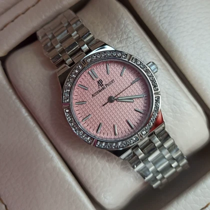 ساعت مچی زنانه طرح AP موتور ژاپن صفحه صورتی کیفیت A+++