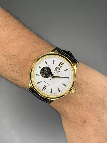 ساعت مچی اورینت اوپن هارت بند چرمی مشکی قاب طلایی Orient