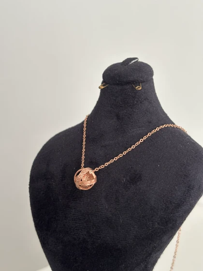 گردنبند نقره زنانه طرح کلاف نخ 995