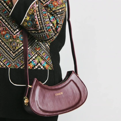 کیف دوشی زنانه coach رنگ زرشکی