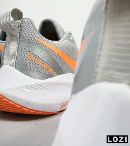 کفش کتانی مردانه طوسی نارنجی Nike guide 10