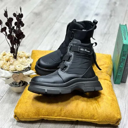 نیم بوت کاپشنی چسبی رنگ مشکی زنانه