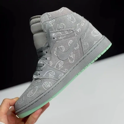 کفش نایک ایر جردن وان ساق‌دار کاز طوسی Nike Air Jordan 1 High KAWS Grey