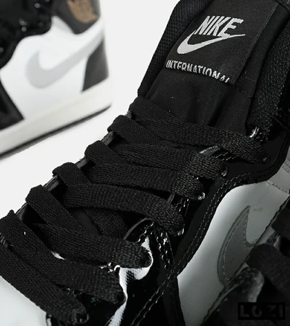 کفش کتانی مردانه و زنانه ساق‌دار مشکی سفید ورنی NIKE jordan 1