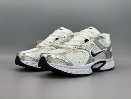 کتانی نایکی وی5کی رانر سفید سیلور مشکی/Nike V5K