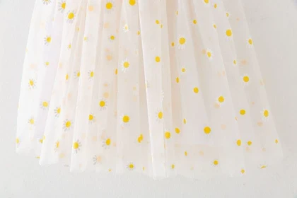 پیراهن گل‌دار دخترانه توردار