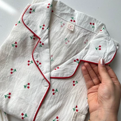 ست بلوز و شلوار و شلوارک نخی موسلین طرح آلبالو ریز