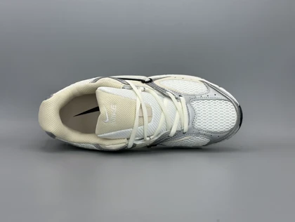 کتانی نایکی وی5 کی رانر سفید سیلور کرم /Nike v5k