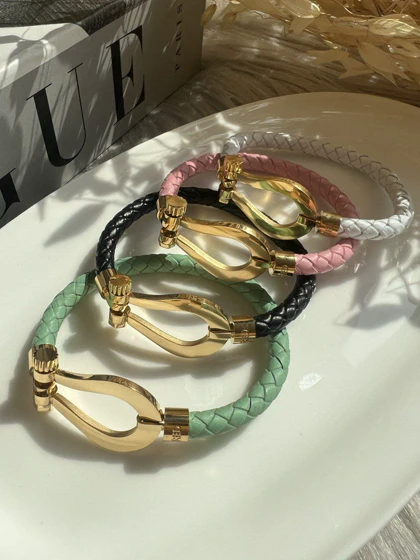 دستبند چرمی فرد