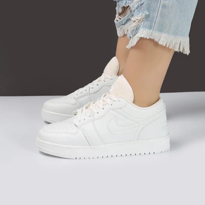 کفش و کتانی زنانه مدل NIKE AIR JORDAN 1 رنگ سفید کد M5812