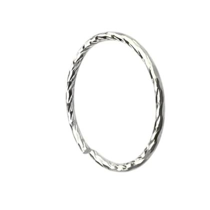 پیرسینگ بینی نقره‌ای حلقه طرح دار