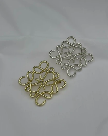 سنجاق سینه Loewe