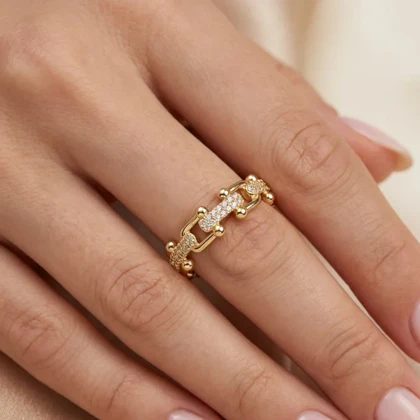 انگشتر زنانه مدل لینکا پیور طرح طلا با نگین درخشان