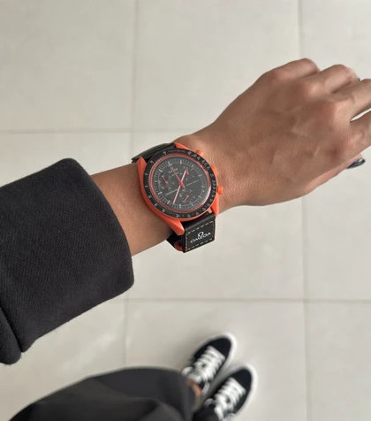 ساعت امگا سواچ زمین قرمز مشکی Omega Swatch to Earth