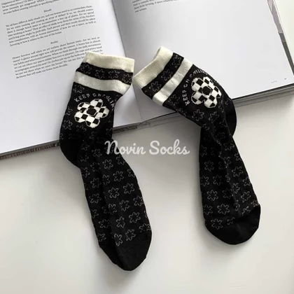 جوراب نیم ساق توری سفید مشکی طرحدار