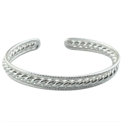 دستبند زنانه بنگل مدل لیورا طرح طنابی ظریف