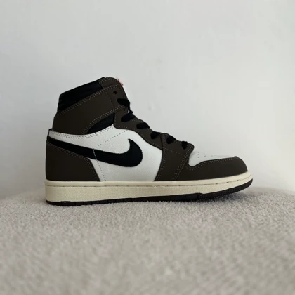 جردن 1 ساق‌دار قهوه ای