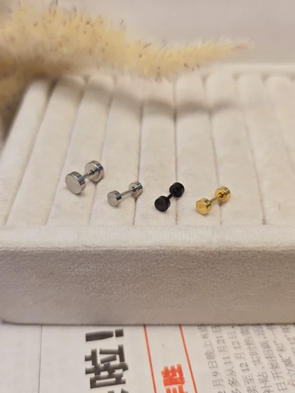 پیرسینگ گوش ساده